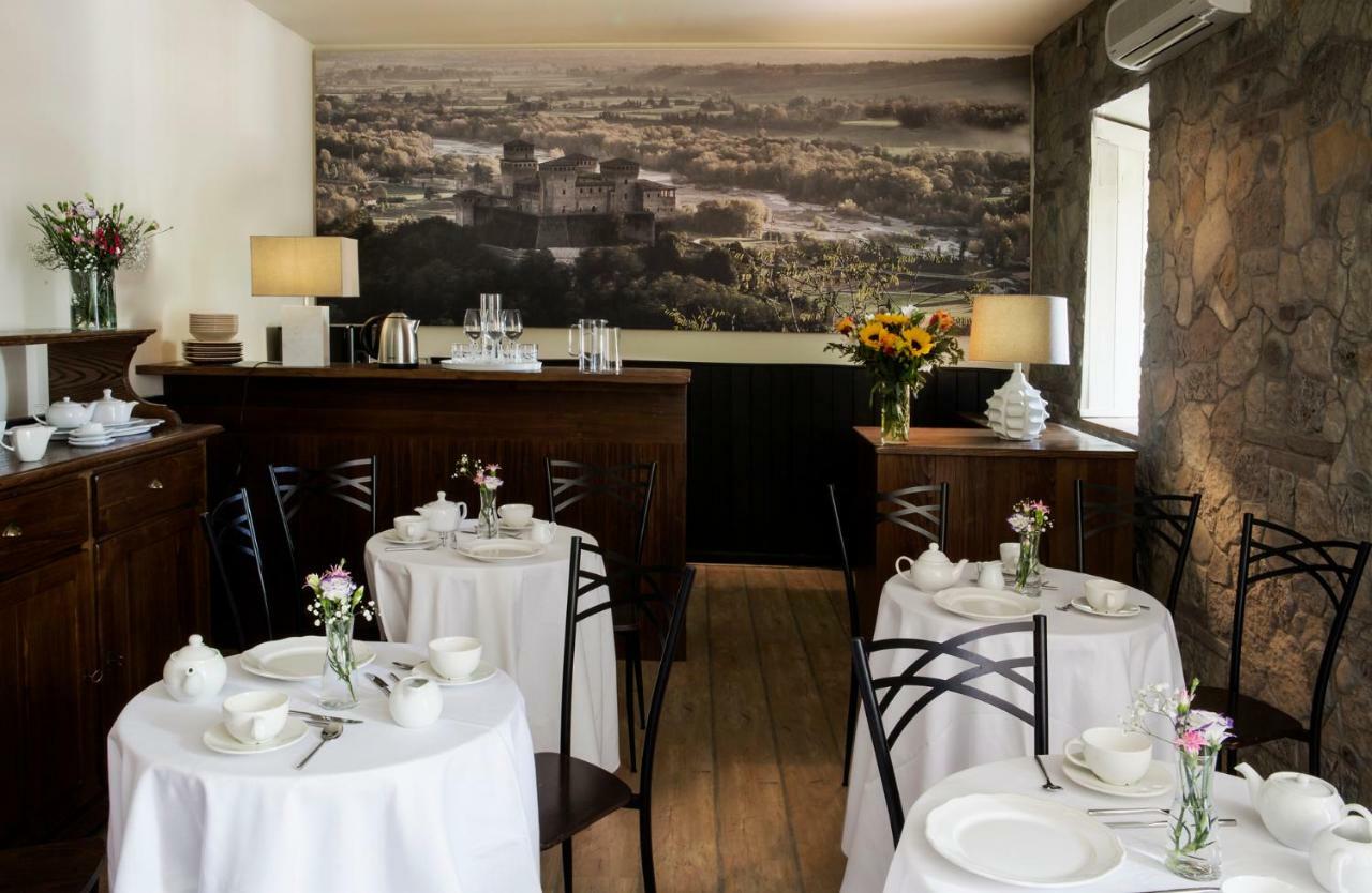 La Locanda Del Borgo Torrechiara Bagian luar foto